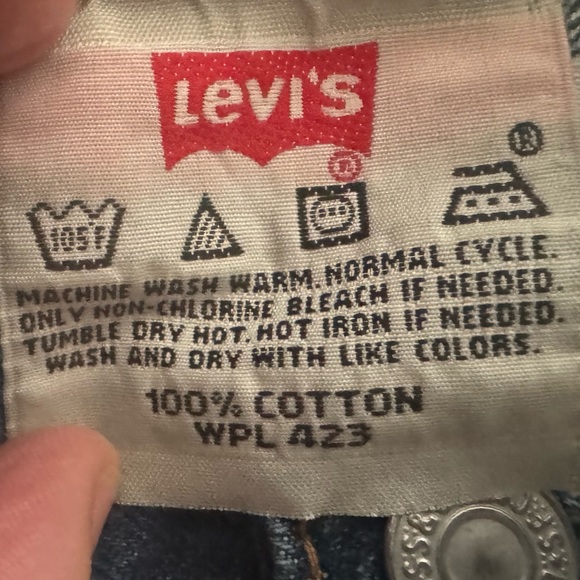 Levi’s Denim Dark Wash Blue Jean Cutoffs  Shorts Women’s Size 32 euc - Picture 9 of 11